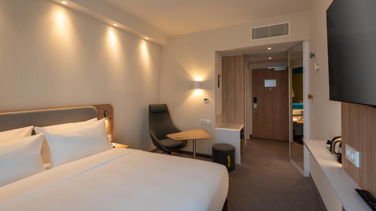 Holiday Inn Express - Munich North By Ihg Exterior photo