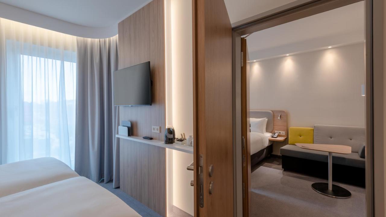 Holiday Inn Express - Munich North By Ihg Exterior photo