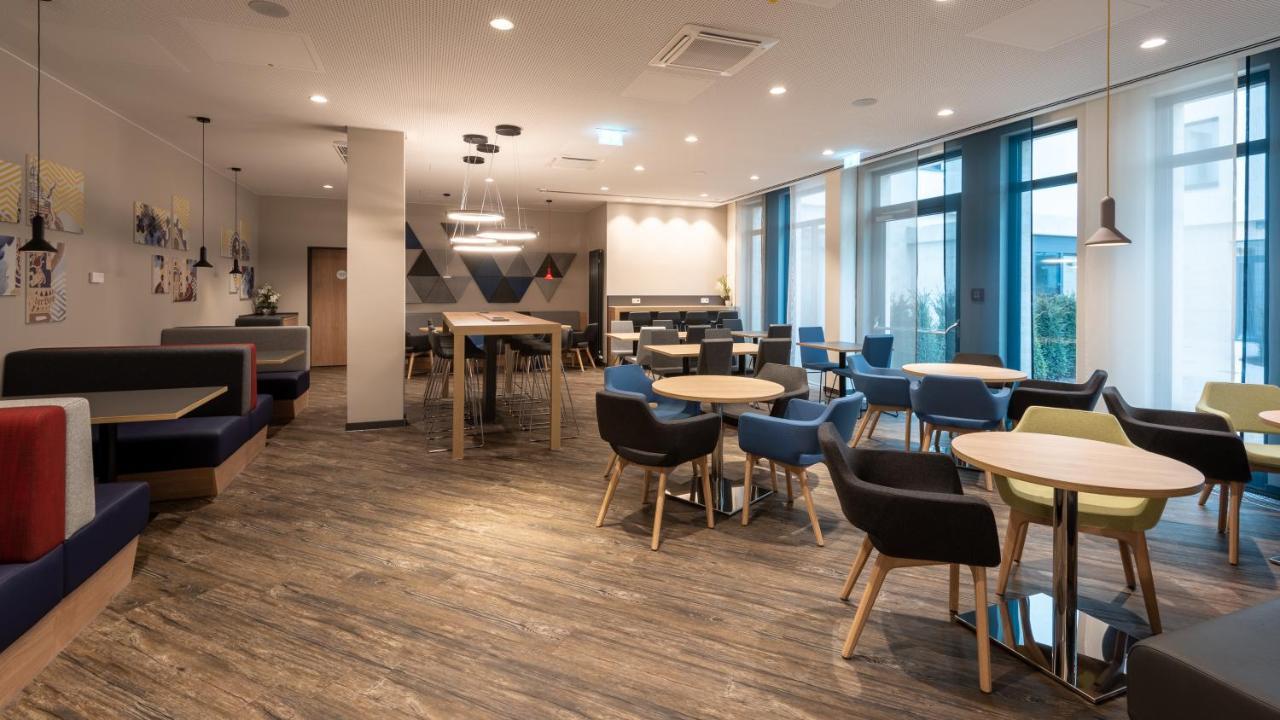 Holiday Inn Express - Munich North By Ihg Exterior photo