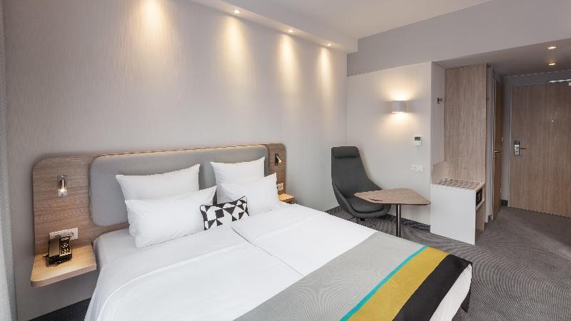 Holiday Inn Express - Munich North By Ihg Exterior photo