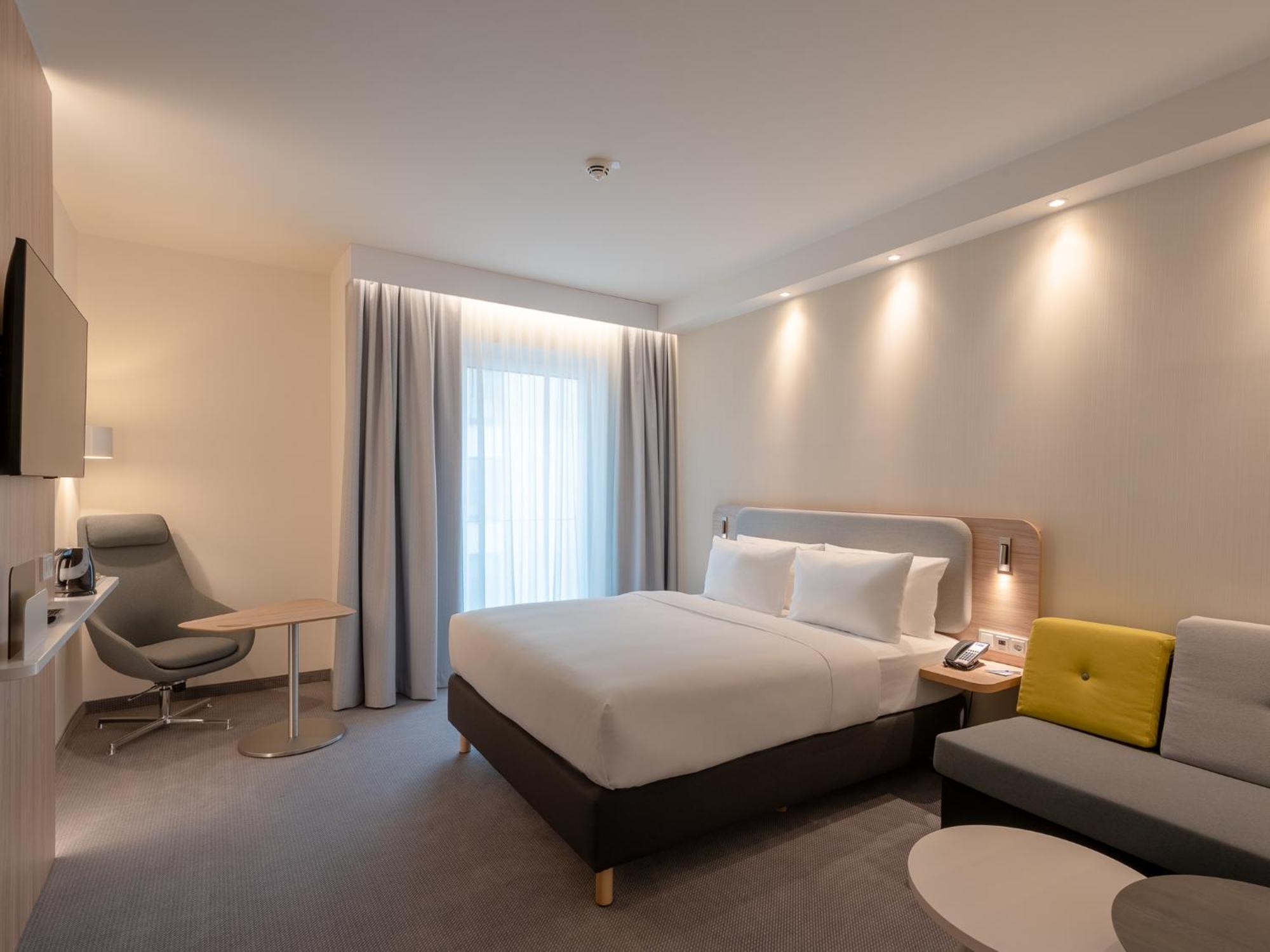 Holiday Inn Express - Munich North By Ihg Exterior photo